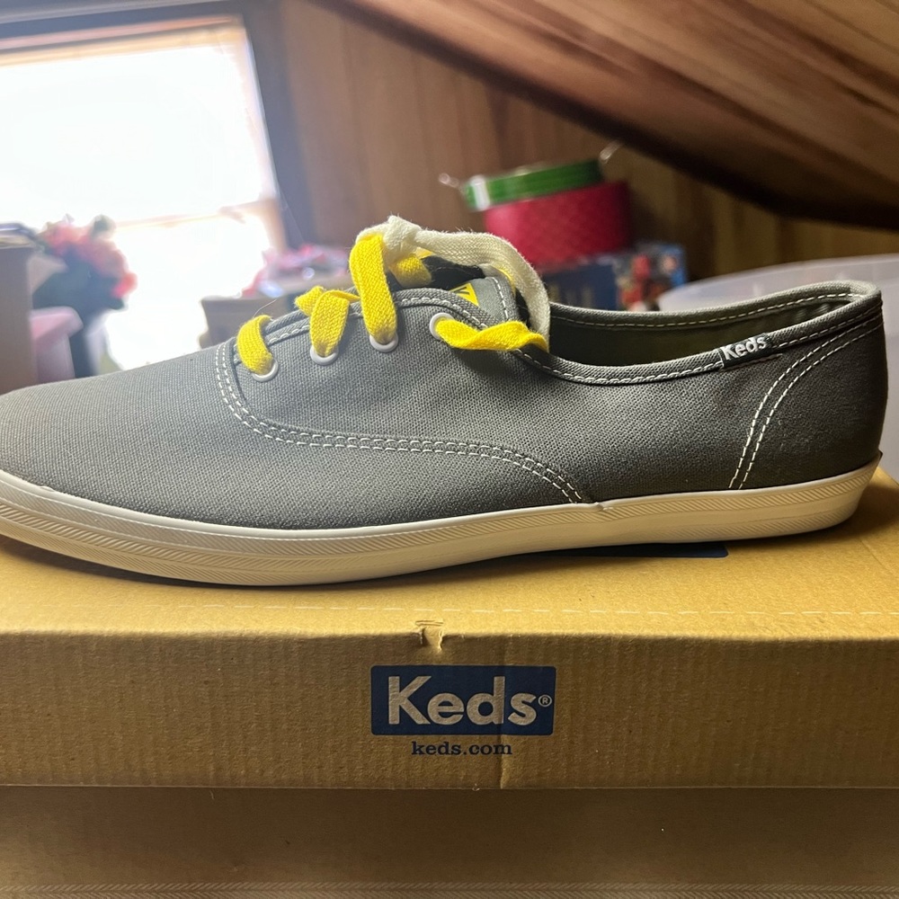 Women’s Keds Gray New Size 11